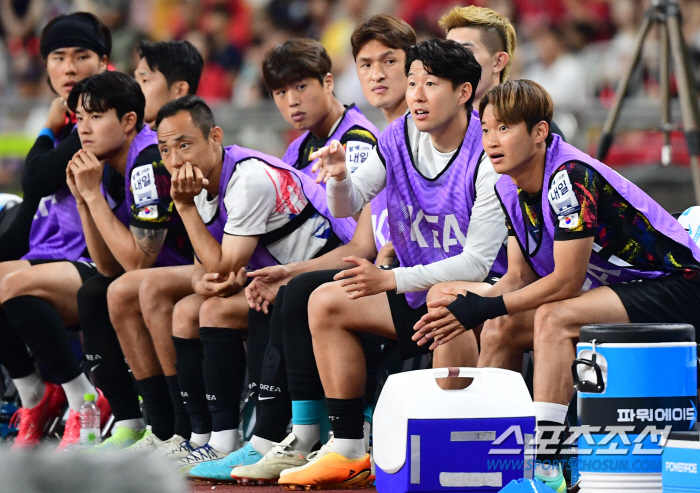 '손흥민 부재 속 이강인만 반짝' A매치 데뷔 5명+플랜B 가동한 한국,…