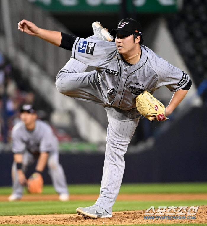 꼴찌 한화에게 아직 5강의 기회가 있다. 7위 키움과 1.5G, 5위 두…