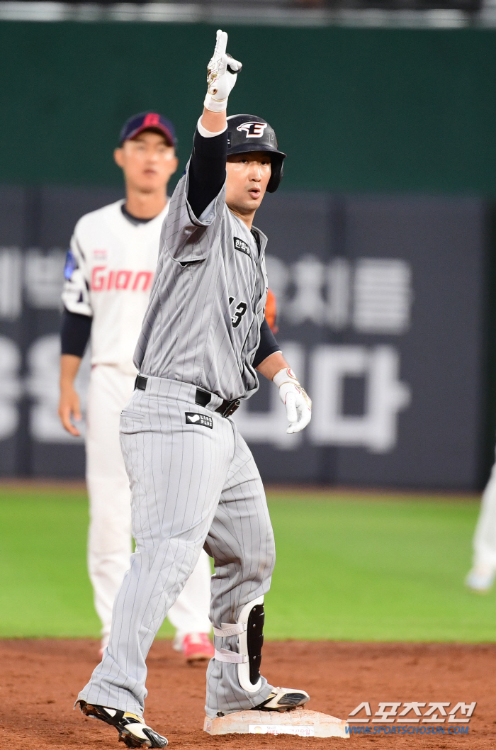 '유강남이 100m 13초?' 파안대소한 옛 동료의 속내…승부에 직결된 …