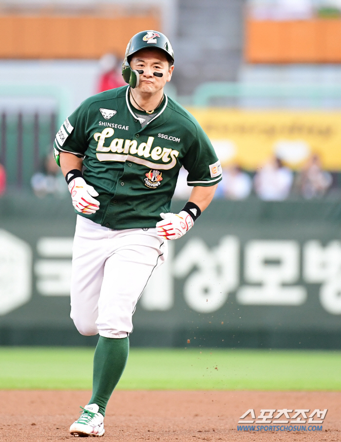 선제포에 통산 1000안타까지 '기쁨 두배'…최주환, 시즌 12호 대포 …