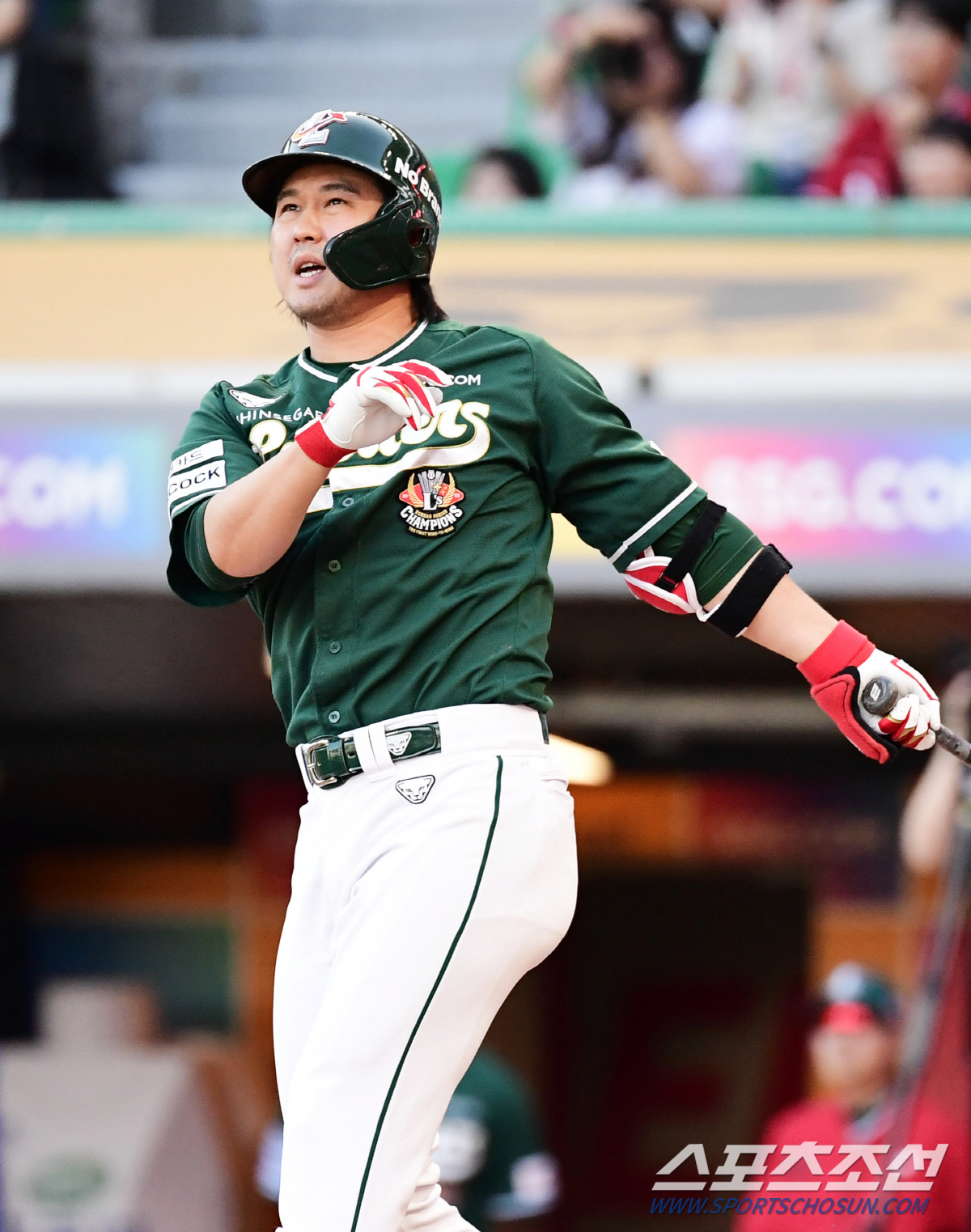 우리 홈런 1위팀이야! '최주환→최 정→추신수' 홈런 5개 몰아친 SSG…