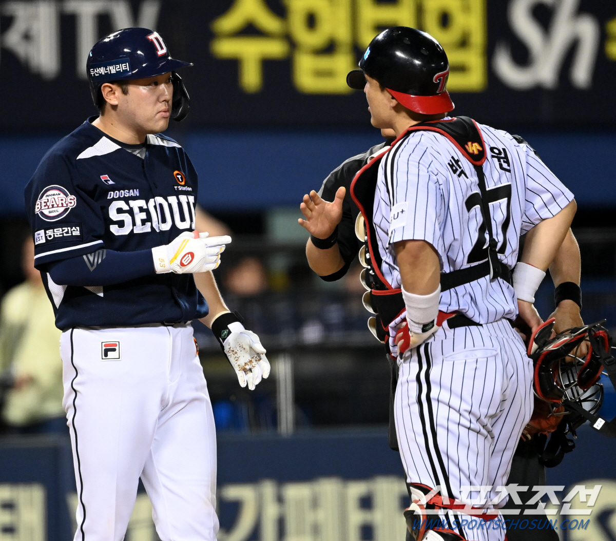 유영찬 사구에 뿔난 양석환, 박동원과 신경전 벌이다 벤치클리어링 발생..…