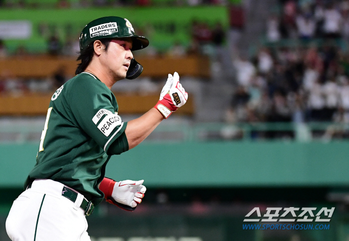 "매일 오늘처럼만" 통산 442홈런→올시즌도 선두…36세 KBO 레전드의…