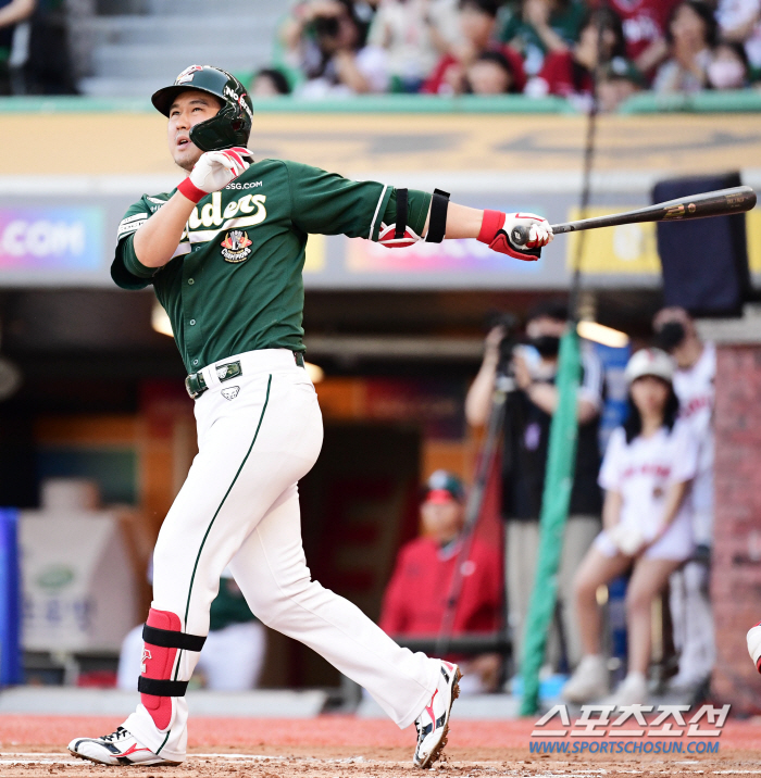 "매일 오늘처럼만" 통산 442홈런→올시즌도 선두…36세 KBO 레전드의…