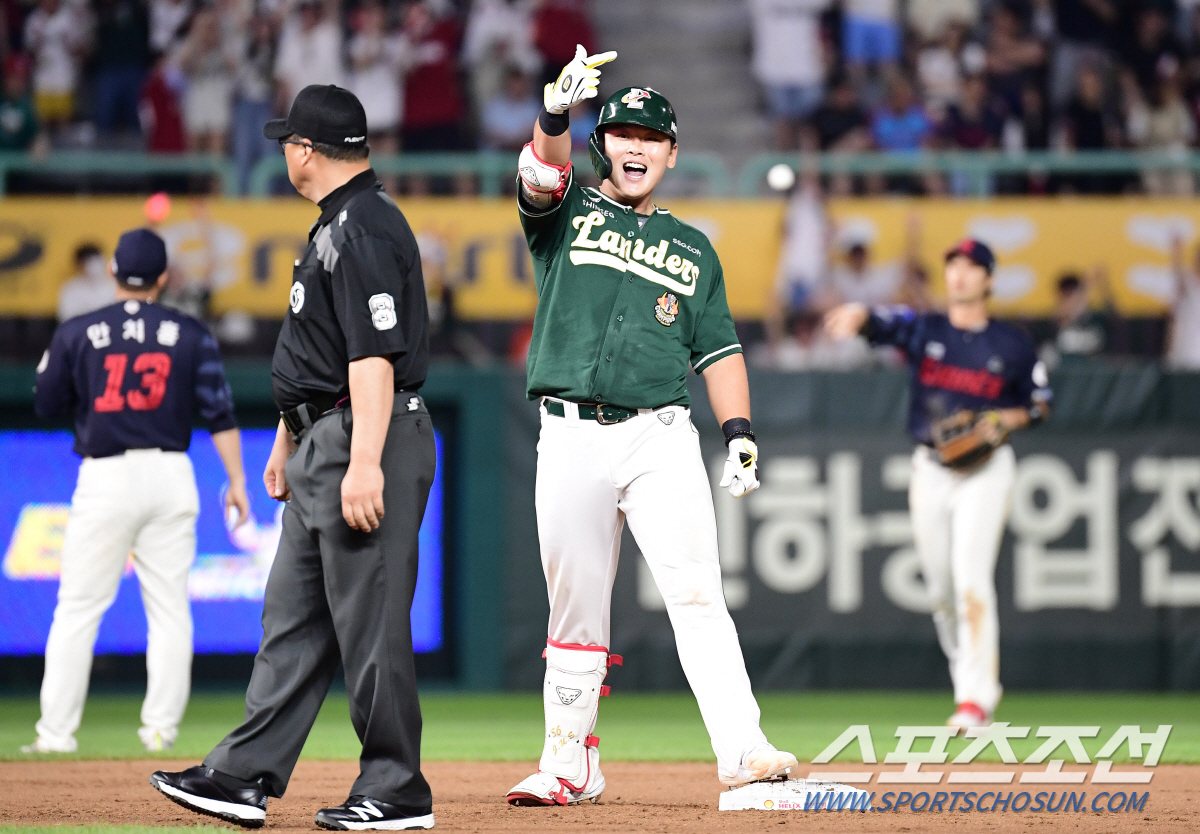 '전의산 싹쓸이! 8회 대역전극' SSG, 롯데 4연패 몰아넣고 1위 탈…