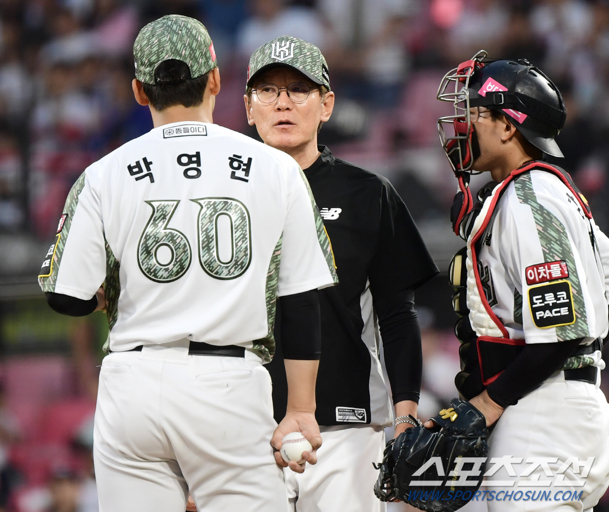 "타자들도 잘 했지만…" 만년 강팀의 눈에 띄는 회복세, 사령탑은 콕 짚…
