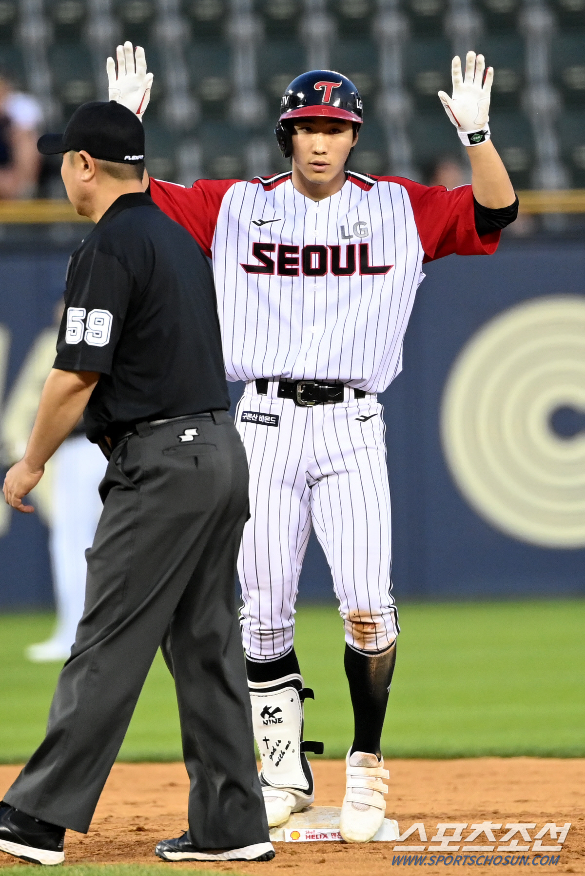 '초전박살' 오스틴 그라운드 홈런+선발 전원 안타…LG, 두산에 14-3…
