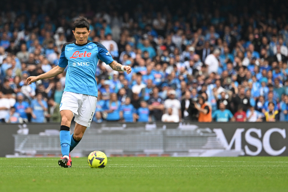 '로마노도, 아우나도 한 목소리' 김민재, 이적료 970억+세후 연봉 140억+계약기간 5년에 바이에른과 완전 합의 임박 '이미 타팀 통보까지'