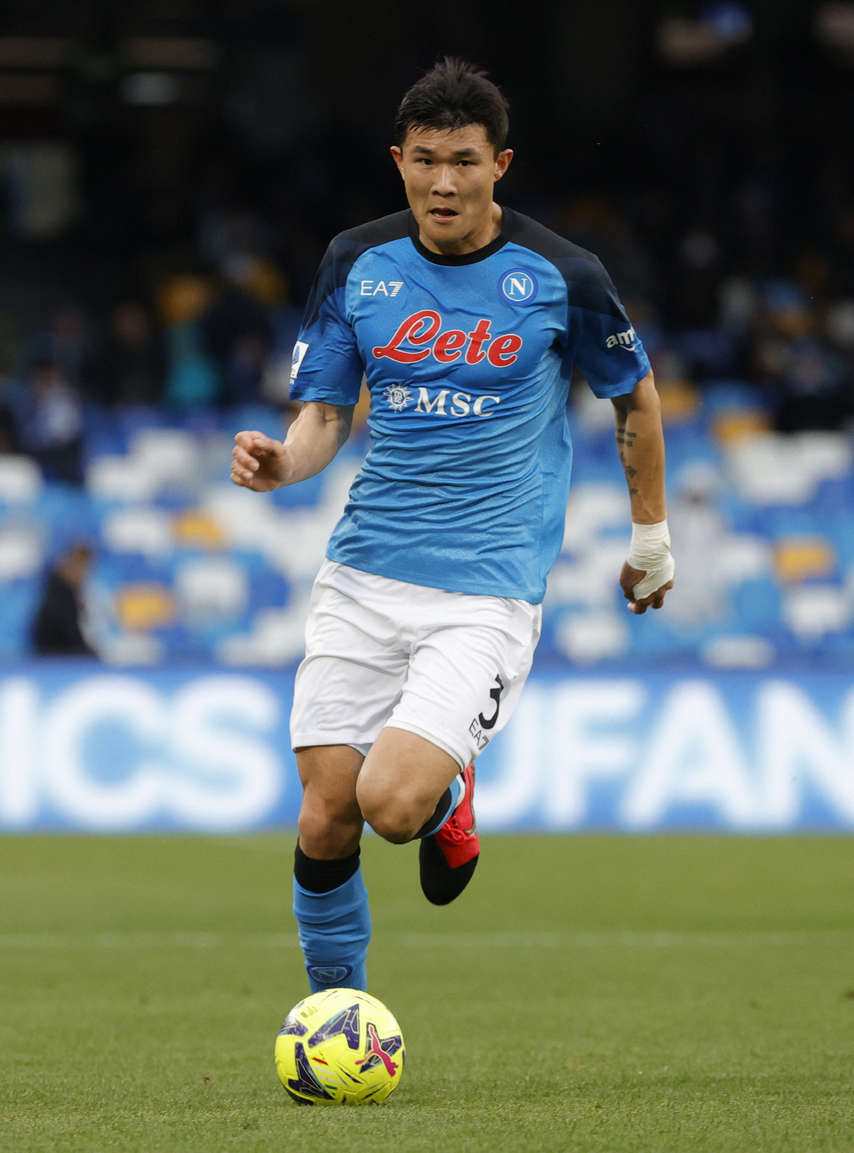 '로마노도, 아우나도 한 목소리' 김민재, 이적료 970억+세후 연봉 140억+계약기간 5년에 바이에른과 완전 합의 임박 '이미 타팀 통보까지'