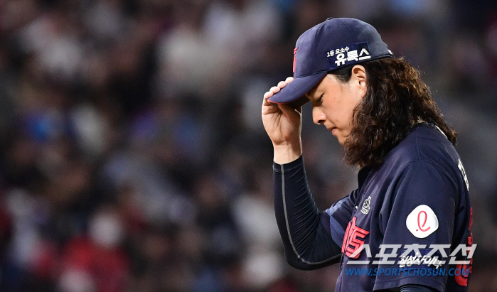 "차라리 안타를 맞으라고!" 충격 역전패→6월 볼넷 허용 1위…사령탑 마…