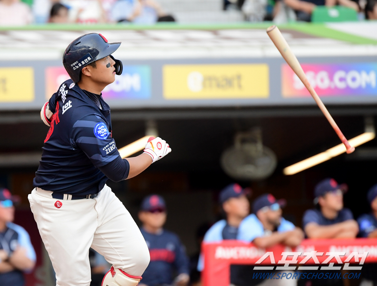 '쌍동희 날았다!' 5안타 3타점 합작→반즈 7이닝 무실점 부활투…롯데,…