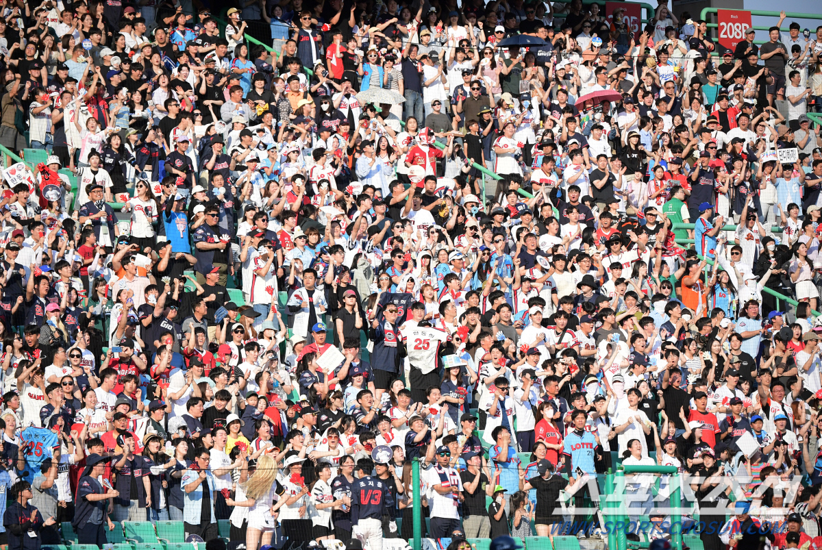 '쌍동희 날았다!' 5안타 3타점 합작→반즈 7이닝 무실점 부활투…롯데,…