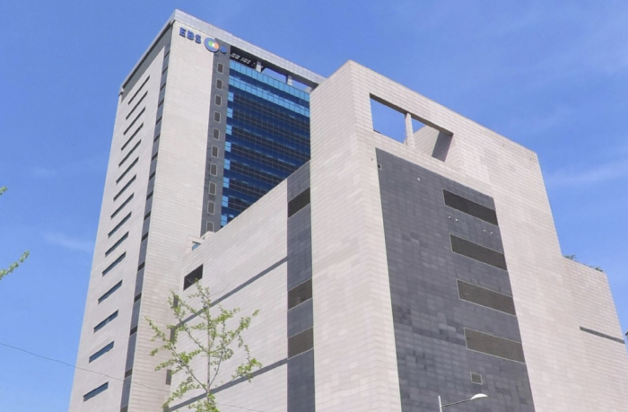 "EBS 수능강의, 사교육비 절감효과 매년 1조원"…EBS "TV수신료는…