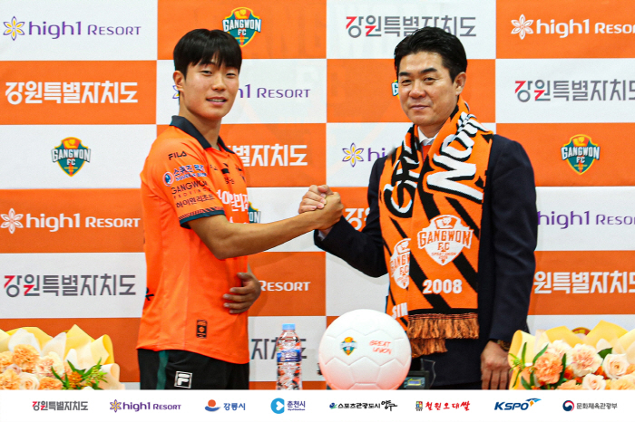 '금의환향' 이승원, 강원 복귀 신고식 기자회견 "제 별명은 '브론즈볼'…