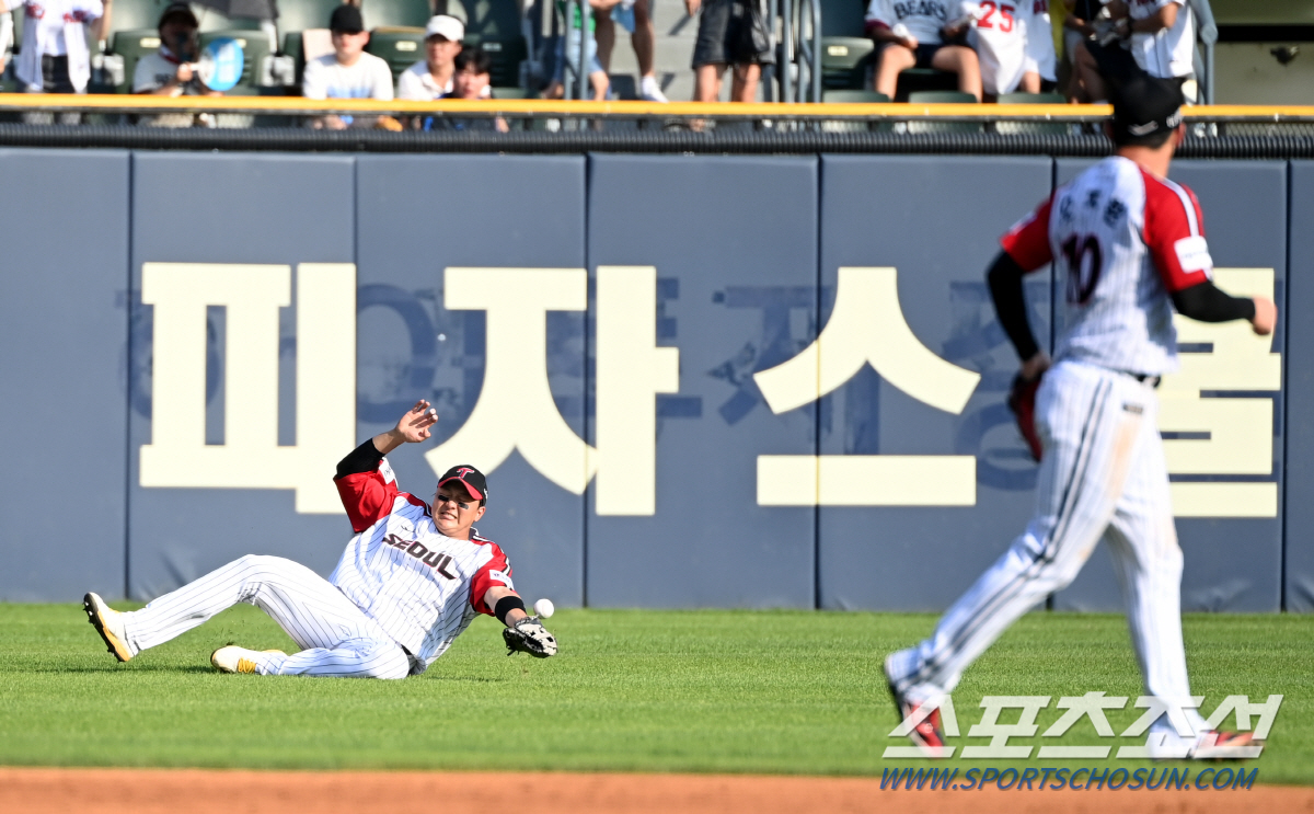 파울타구 맞아도 끄떡없다. 짧은 안타에 재빠른 홈 쇄도로 득점까지, 투혼…