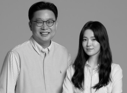 송혜교, 서경덕과 12년째 韓 안내서 기증 "많은 변화 일어나" [전문]
