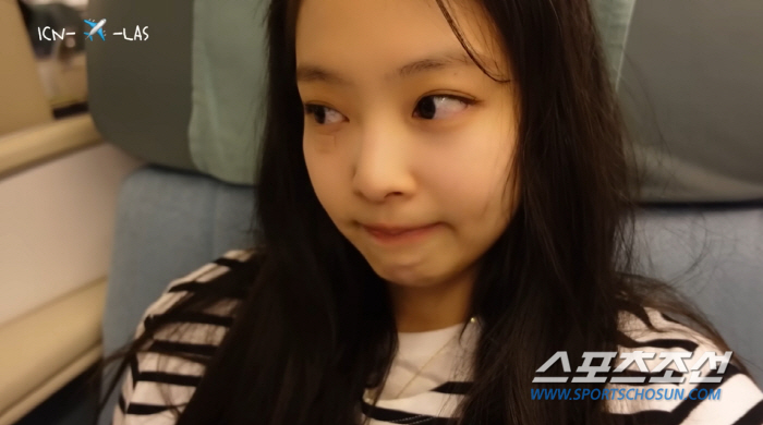 제니, 눈 밑 반창고에 '완벽' 민낯까지…이동은 헬기로 하는 '플렉스'