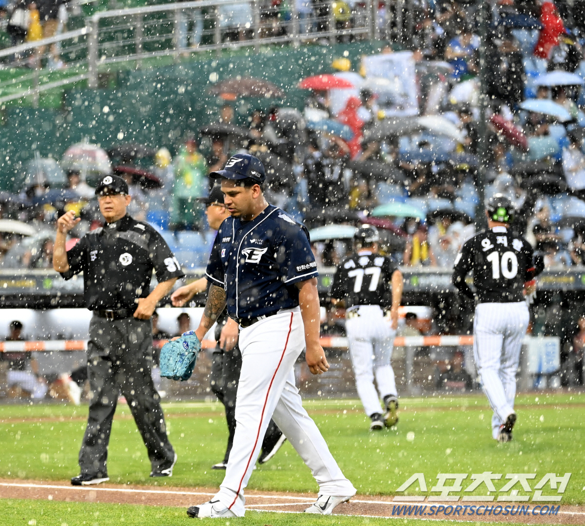 찬스 날리고…불펜 무너지고…12번의 연장전, 승률 3할7푼5리, 한화는 …