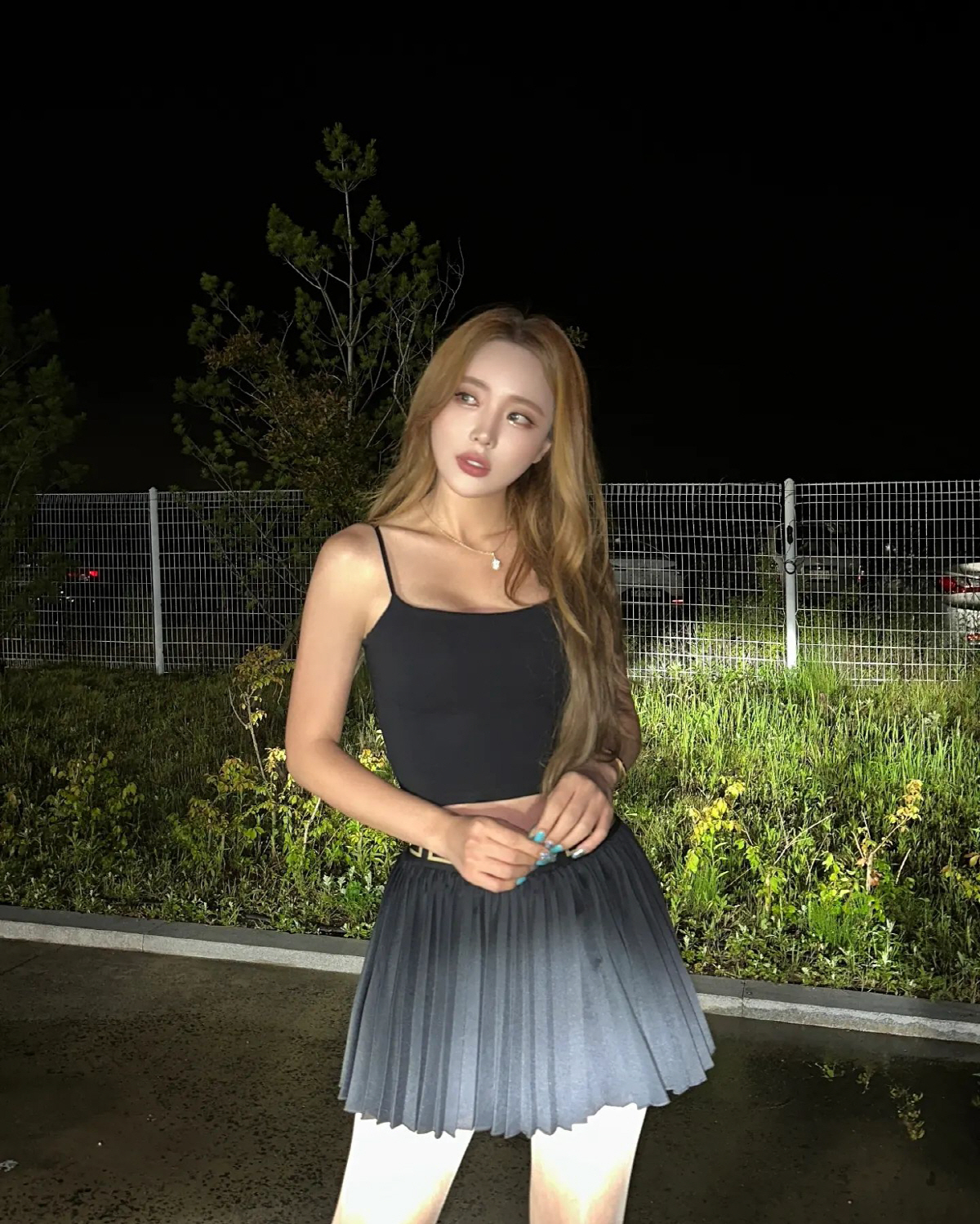 홍진영, 크롭 민소매 사이로 살짝 보이는 복근…섹시美 '물씬'