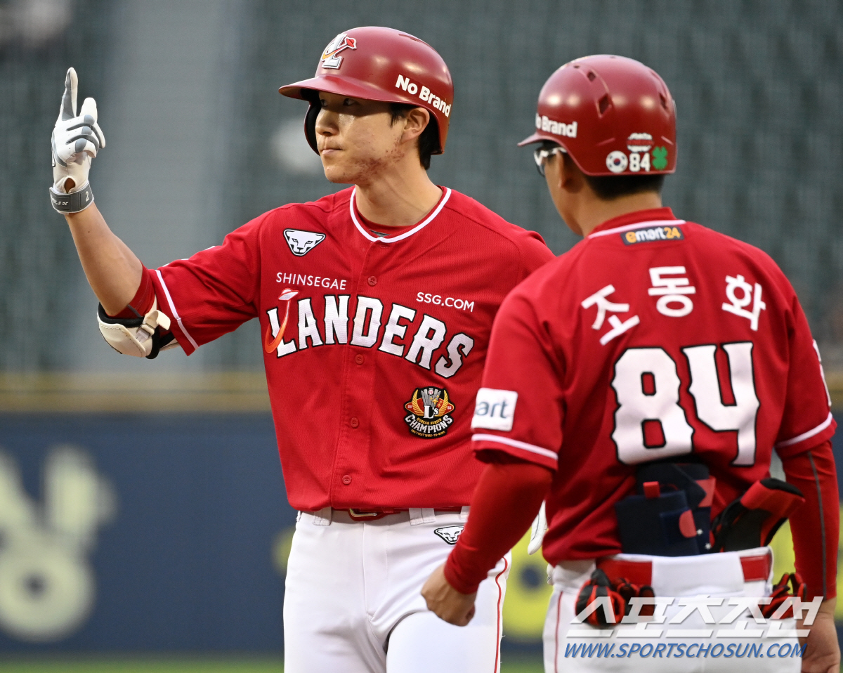 '최정 결승 만루 홈런!' SSG, 두산 잡고 다시 선두 탈환[잠실 리뷰…