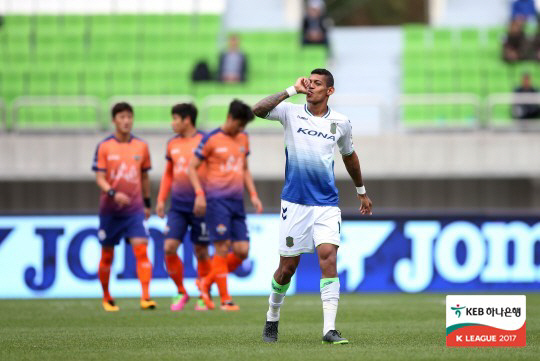 [단독]'레전드 외인' 로페즈, 수원FC 전격 입단 '4년만의 K리그 컴…