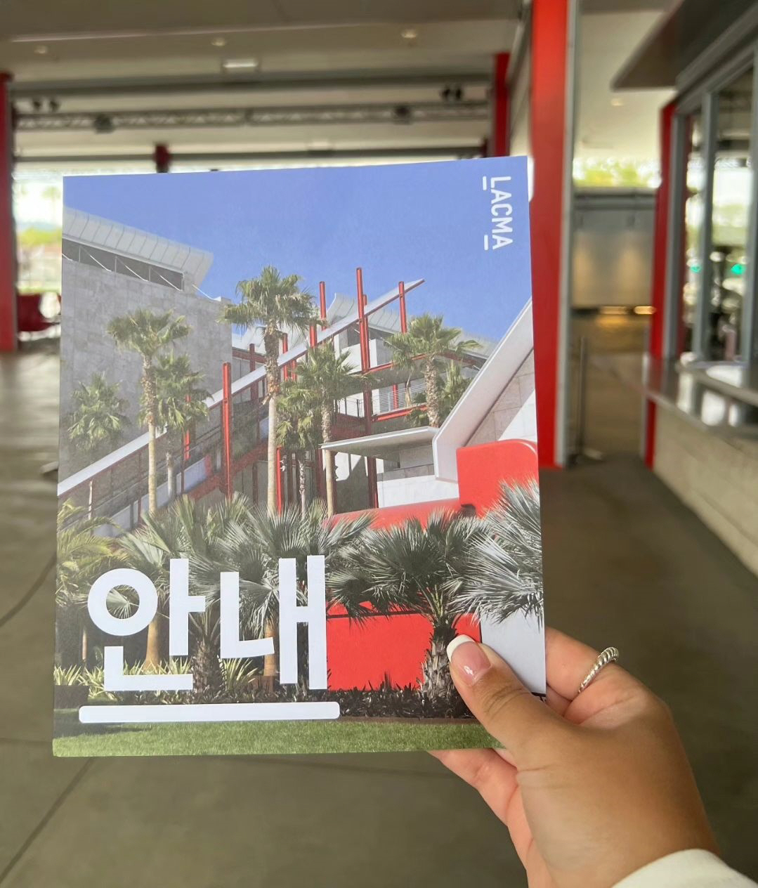 '내돈내산' 선물→韓 안내서 기증..송혜교, 끝없는 미담 '마음씨도 미녀…