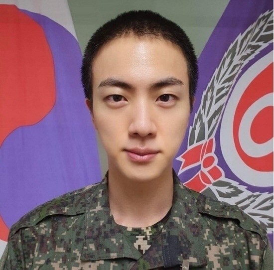 [종합] "방탄소년단 진, 보지도 못해"…근무지 무단이탈 사생 女 간부 …
