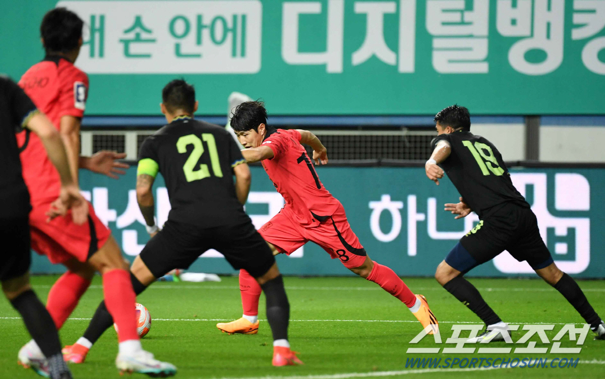 [엘살바도르전]'황금재능' 이강인의 그라운드 매직, 적장이 반한 'PSG…