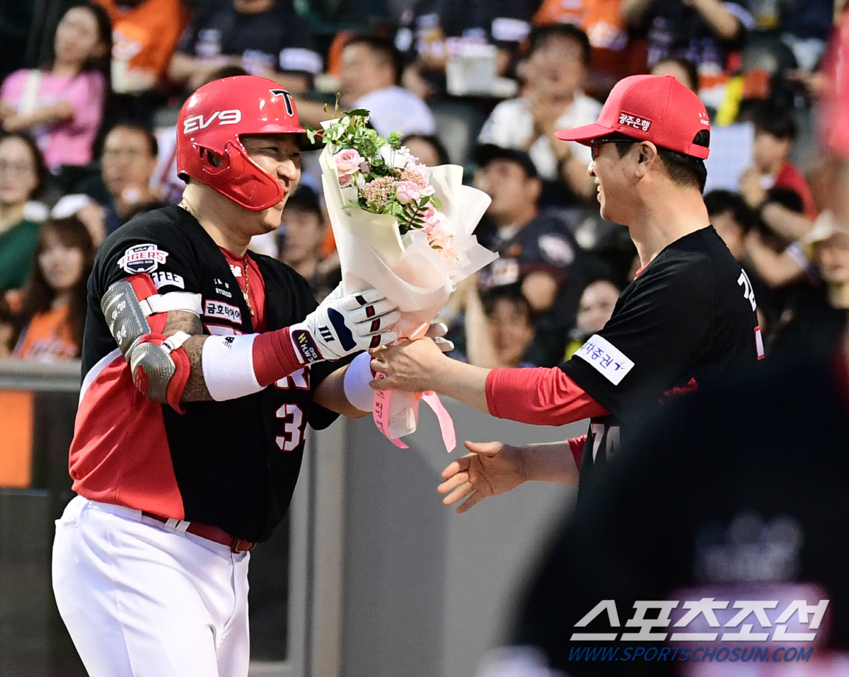 이승엽 넘어 전설이 된 최형우, 통산 1500타점 1위 우뚝…마흔살 베테…