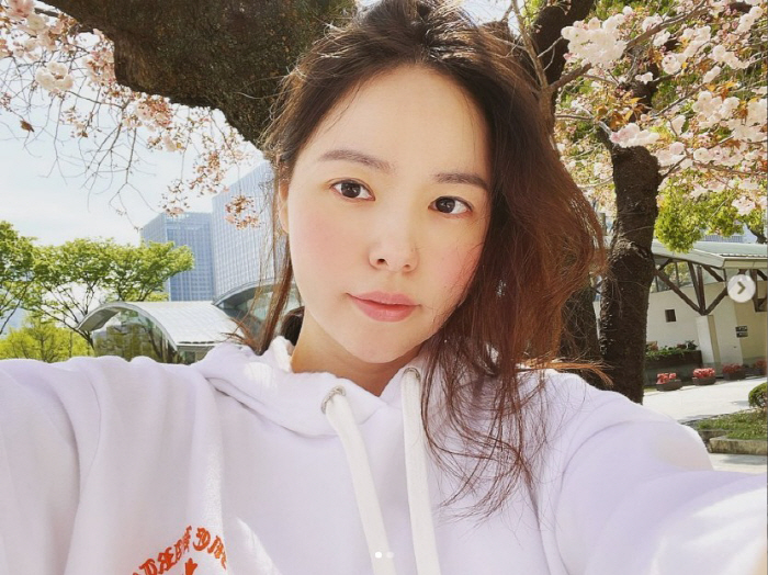 '태양♥' 민효린, 두 달 만에 깜짝 근황…살짝 통통해진 볼살?