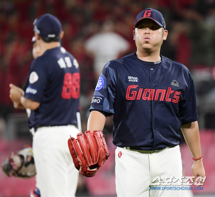 'ERA 7.17→1.64→8.16' 불펜 변신도 실패…갈곳 잃은 40억…
