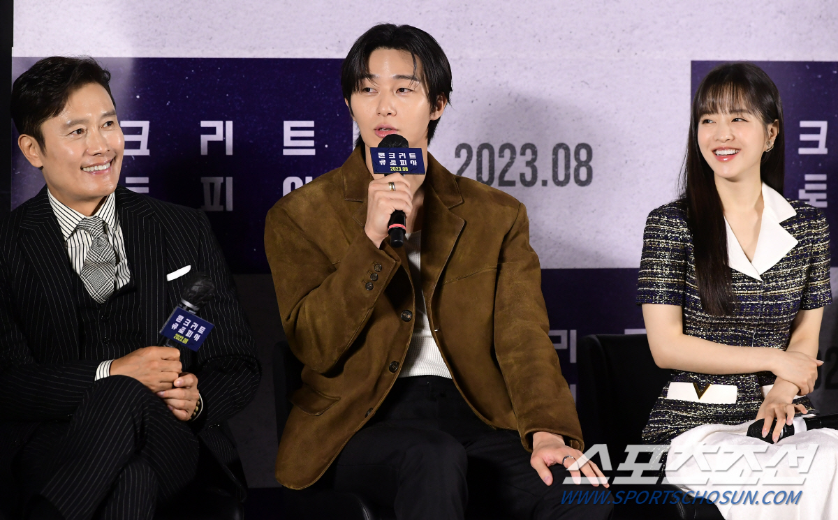 [SC현장] "이병헌 때문에 출연"…'콘크리트 유토피아', 夏극장가 '흥…