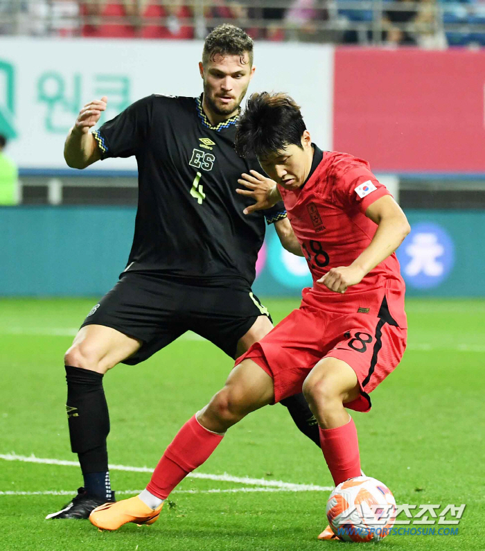 [현장에서]"얘기가 돌 거니까…" 손흥민의 15분과 이강인의 7초