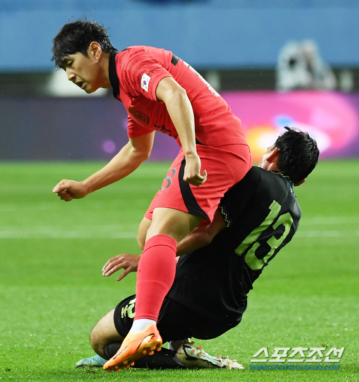 [현장에서]"얘기가 돌 거니까…" 손흥민의 15분과 이강인의 7초