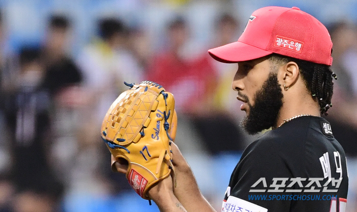 외국인 선발이 3경기 9.2이닝 9실점, 퇴출 안하는 게 신기한 KIA …