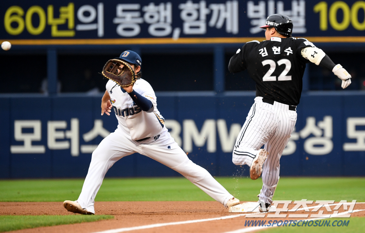 '호철아 자리 비우지 마' 수비 시프트 허 찌른 타격 기계 기습번트, '…