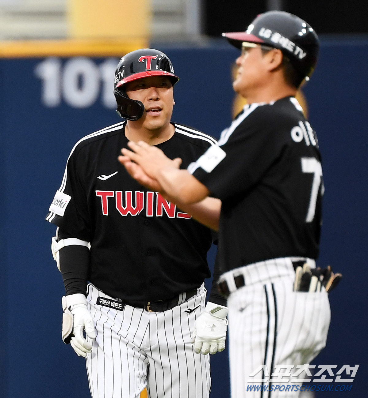 '호철아 자리 비우지 마' 수비 시프트 허 찌른 타격 기계 기습번트, '…