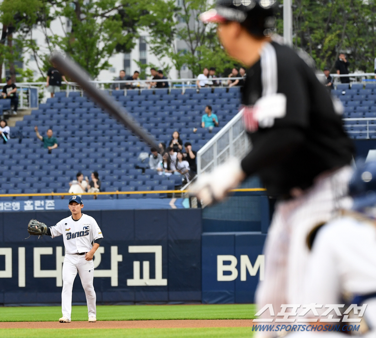 '호철아 자리 비우지 마' 수비 시프트 허 찌른 타격 기계 기습번트, '…