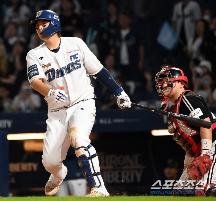 3-3 동점에서 공평하게 한번씩 무사 1,2루. 희생번트 실패-성공으로 …