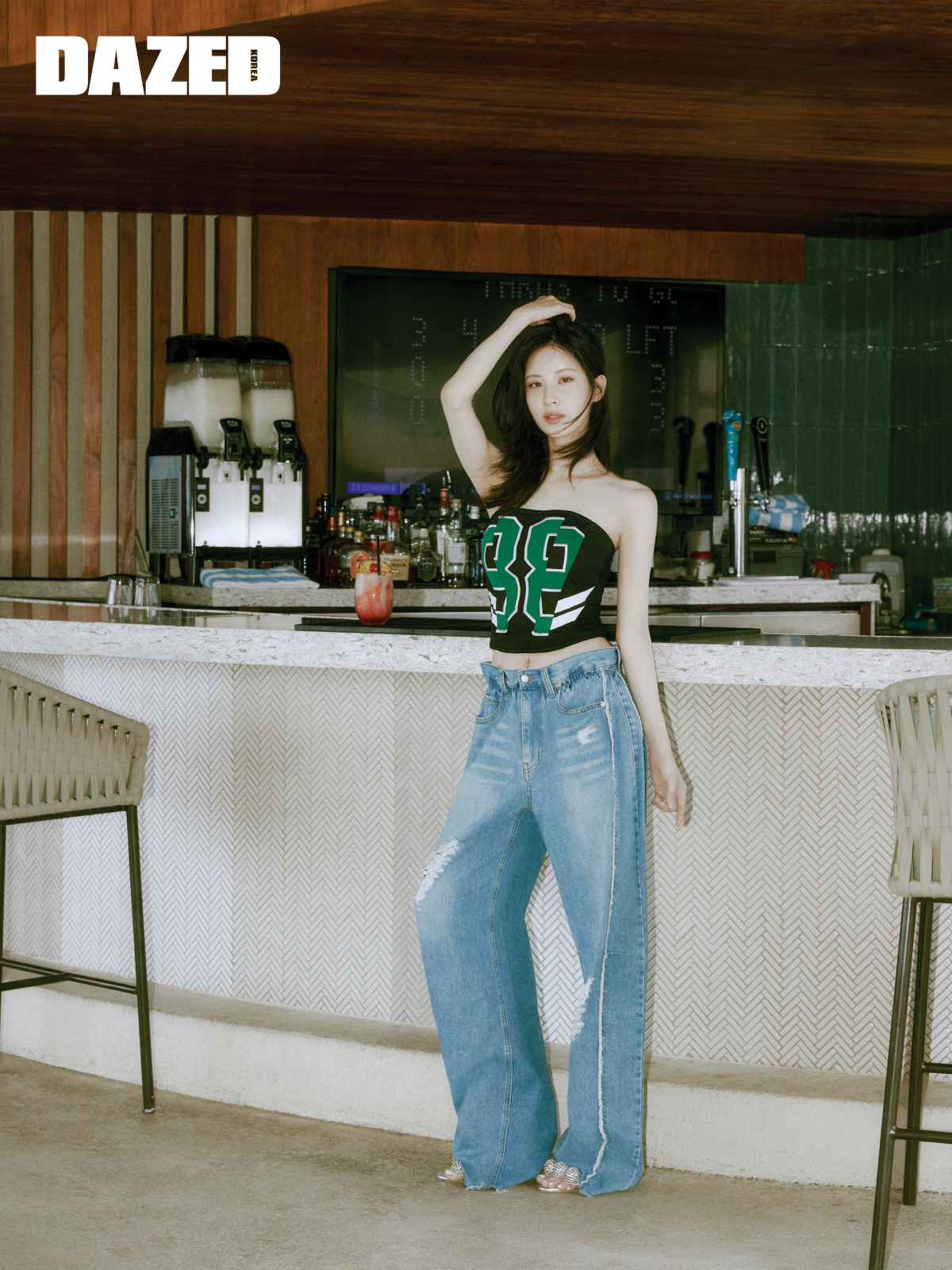 서현, 튜브톱 패션으로 드러낸 개미허리…저세상 몸매