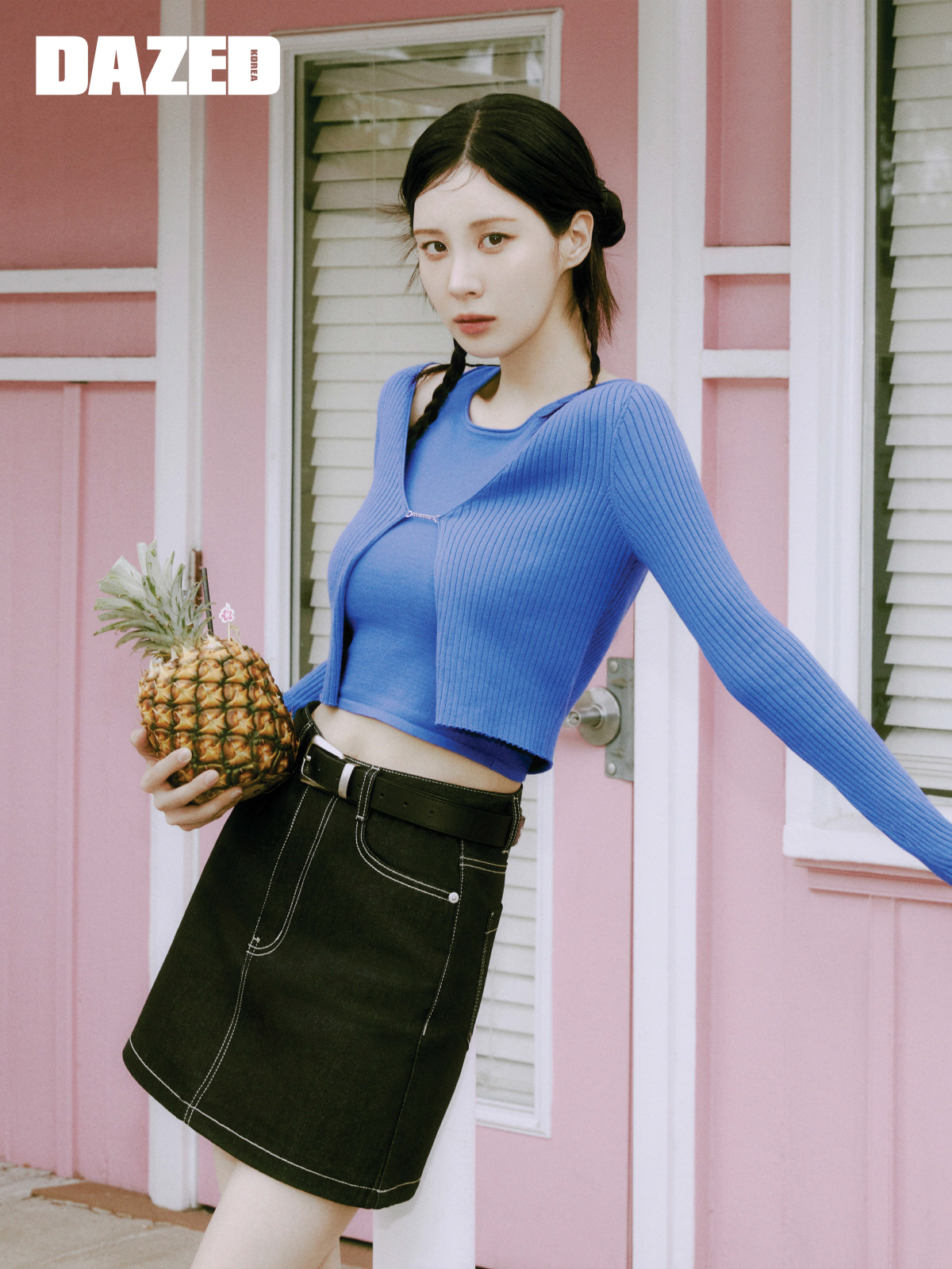 서현, 튜브톱 패션으로 드러낸 개미허리…저세상 몸매