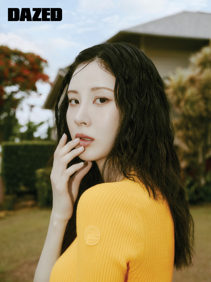 서현, 튜브톱 패션으로 드러낸 개미허리…저세상 몸매