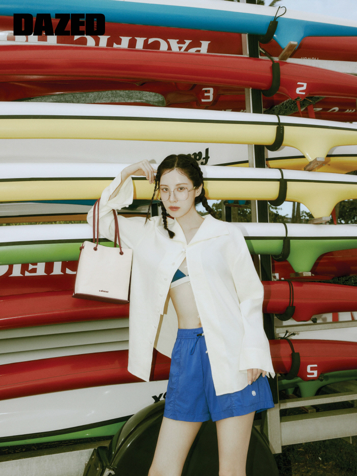 서현, 튜브톱 패션으로 드러낸 개미허리…저세상 몸매