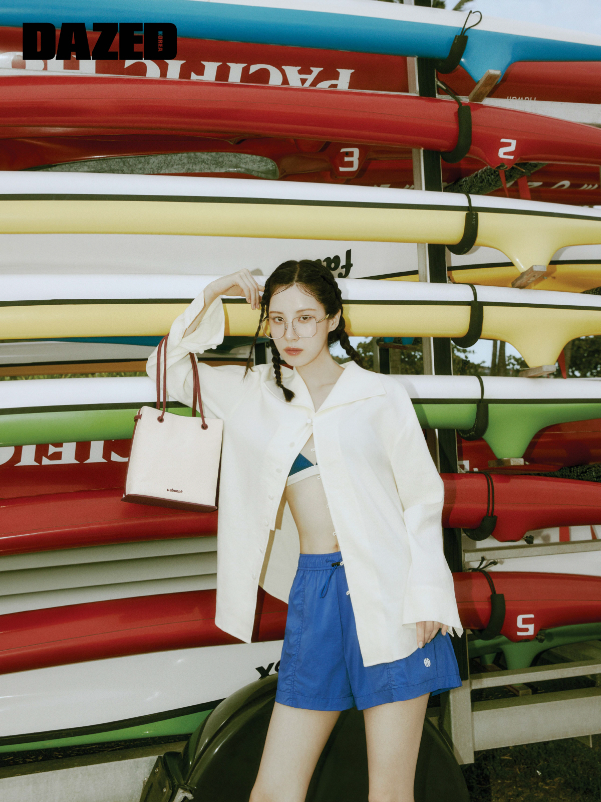 서현, 튜브톱 패션으로 드러낸 개미허리…저세상 몸매