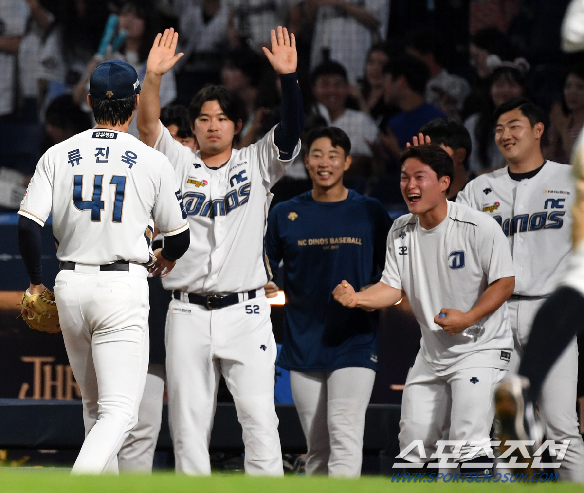 1회 0-3→9회초 2사 만루서 3-3 동점→12회초 천금 스퀴즈로 4-…