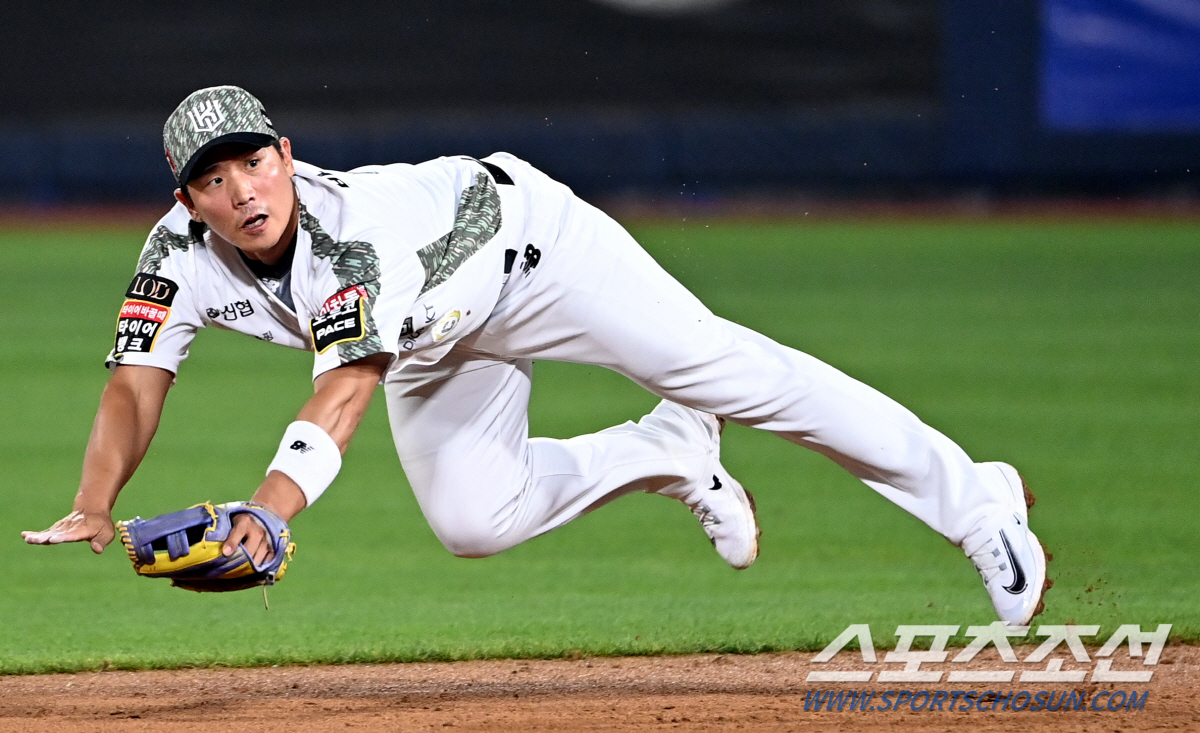 39세 백전노장 2루수의 온몸 던진 수비에 감탄하며 리스펙 전한 FA 내…