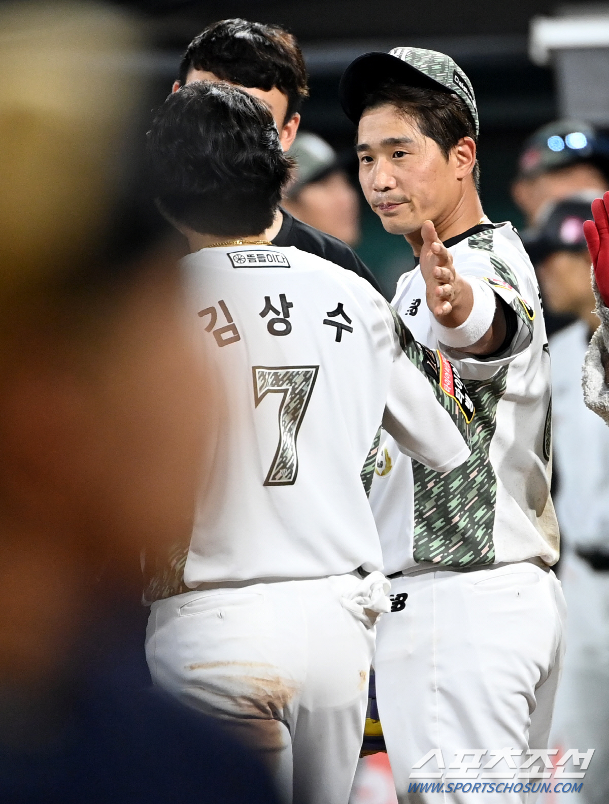 39세 백전노장 2루수의 온몸 던진 수비에 감탄하며 리스펙 전한 FA 내…