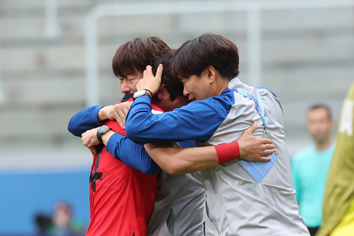 [인터뷰]'4강 신화' 김은중 감독 포커페이스→눈물 범벅 "내게도 최고의…