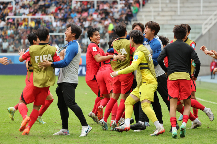 [인터뷰]'4강 신화' 김은중 감독 포커페이스→눈물 범벅 "내게도 최고의…