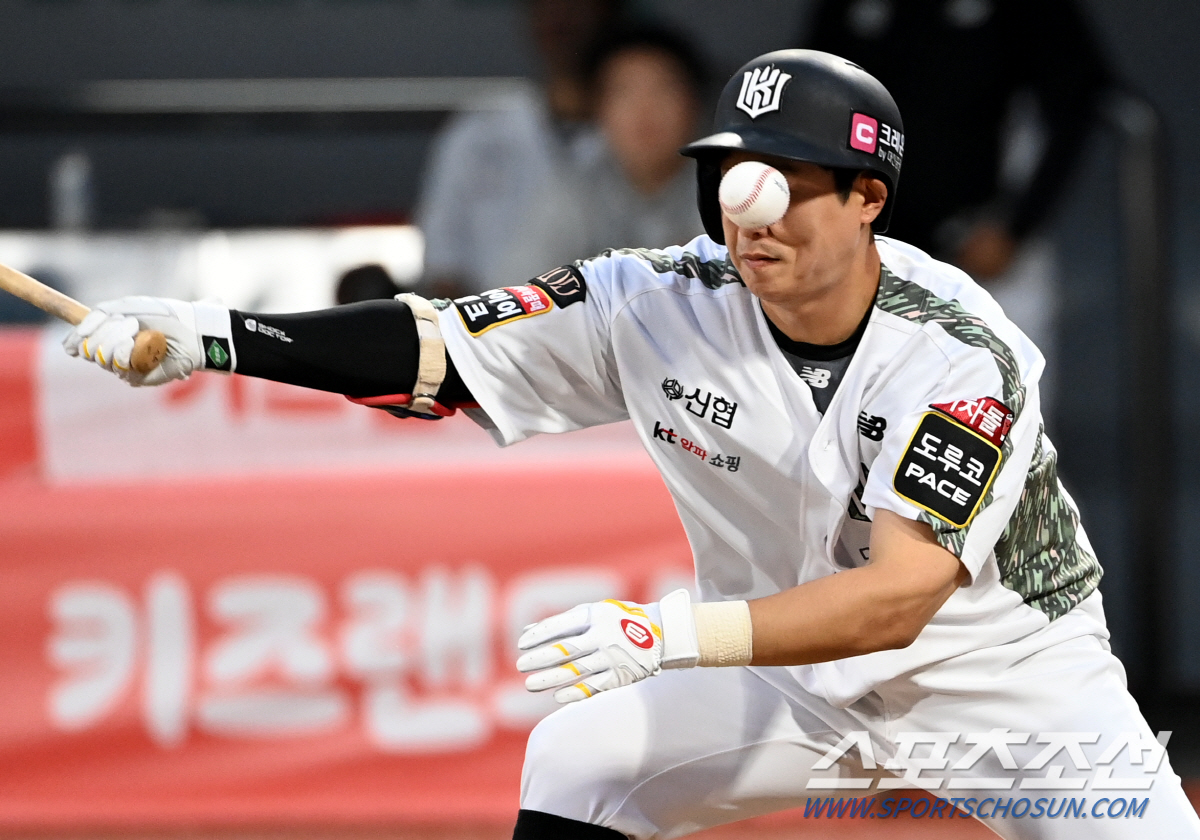 '롯데표 알짜' 코뼈 부근 미세 골절 진단, "야구 엄청 재밌었을 텐데……